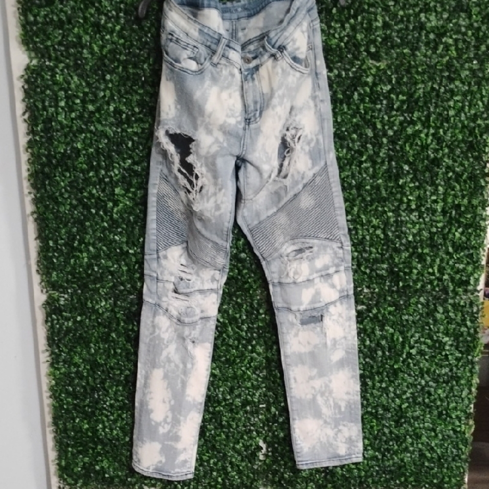 Stylish Distressed Gray Jeans for Women